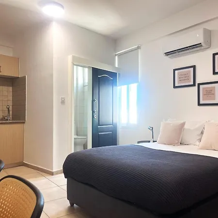 Phaedrus Living Hoopoe Residencies 203 דירה
